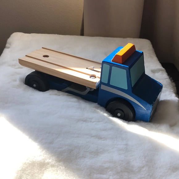 Flatbed Tow Truck - Picture 1 of 3